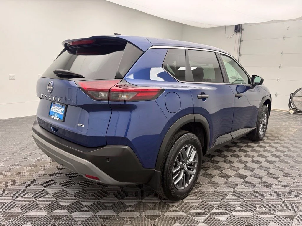 Used 2023 Blue Nissan S image 8