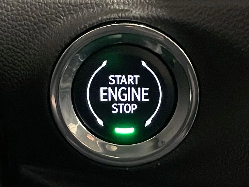 Used 2023 Red Buick Select image 30