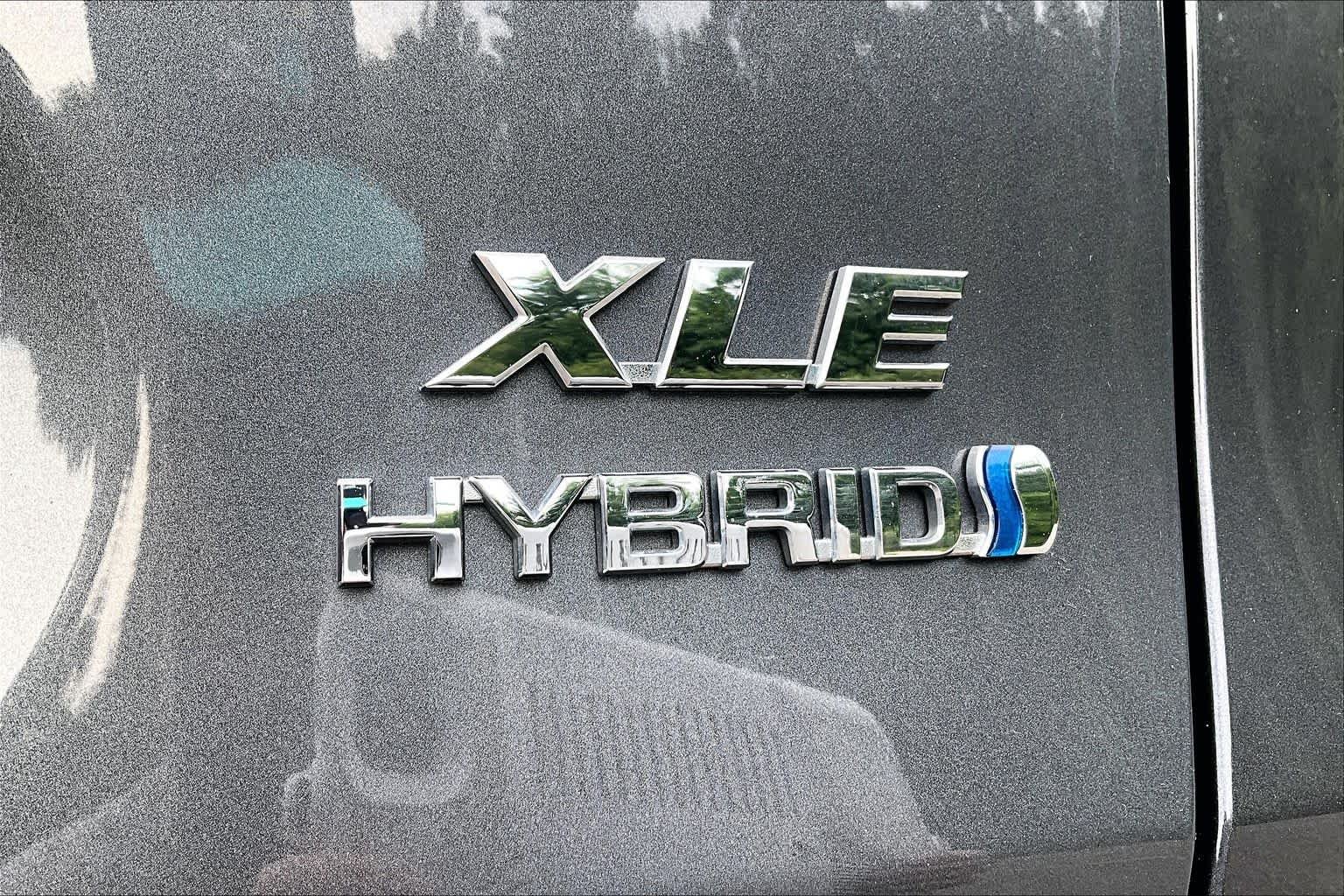 Used 2022 Magnetic Gray Metallic Toyota Hybrid XLE image 18