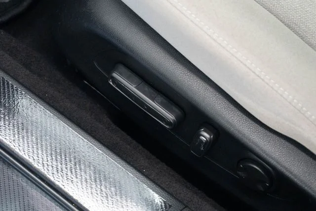 Used 2025 Gray Honda SE image 4