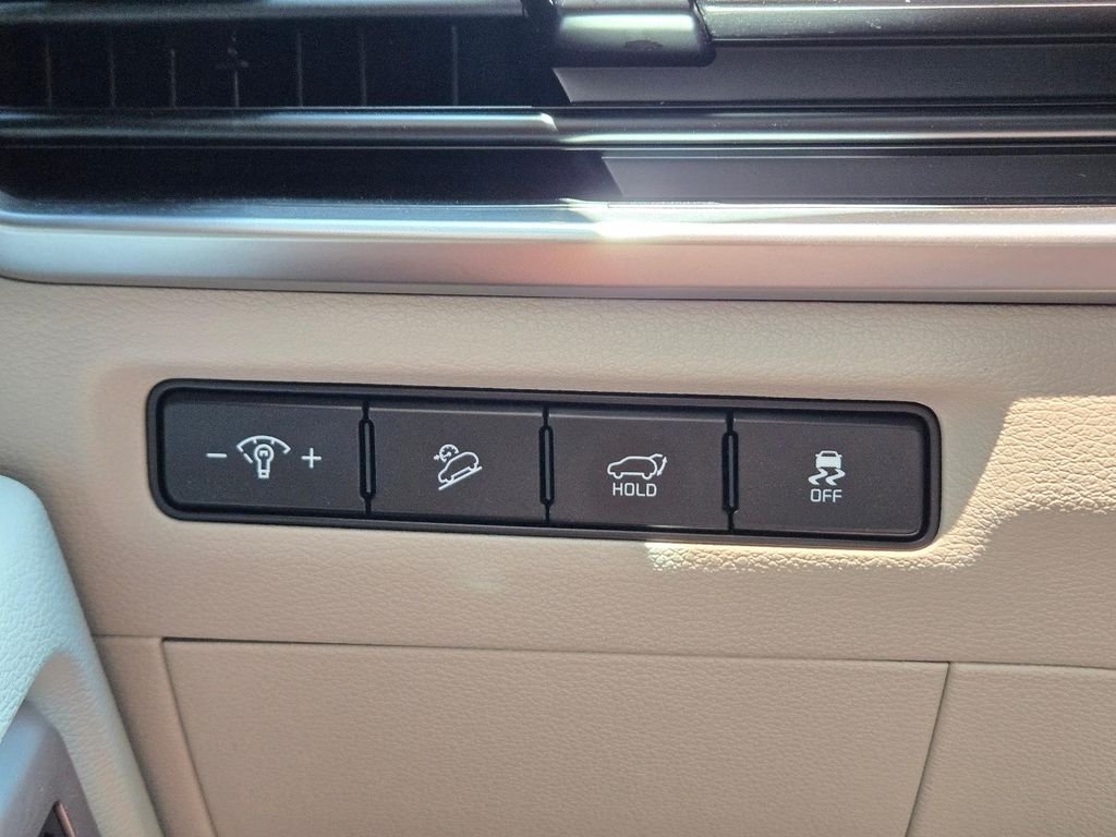 Used 2025 Black Kia S image 23