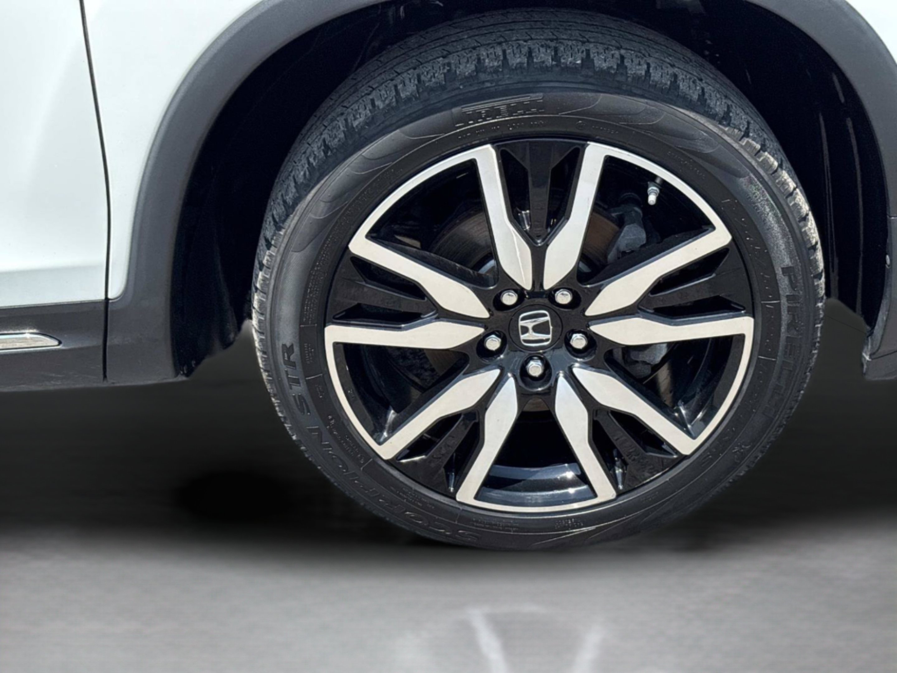 Used 2020 Platinum White Honda Touring image 35