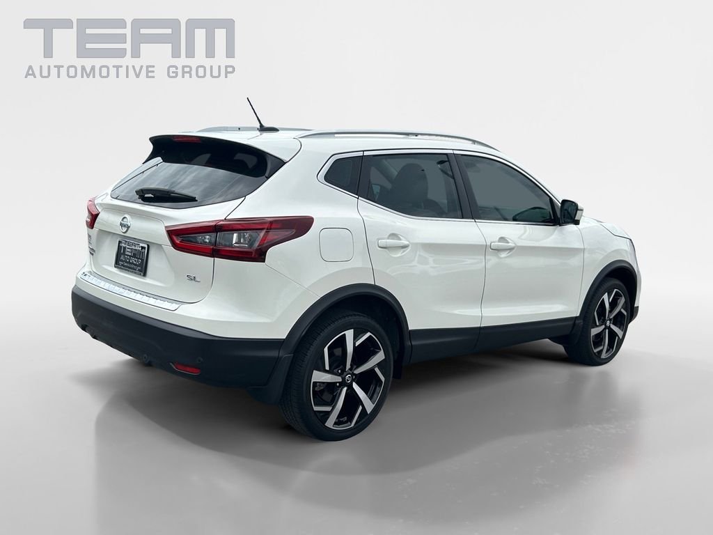Used 2022 White Nissan SL image 7