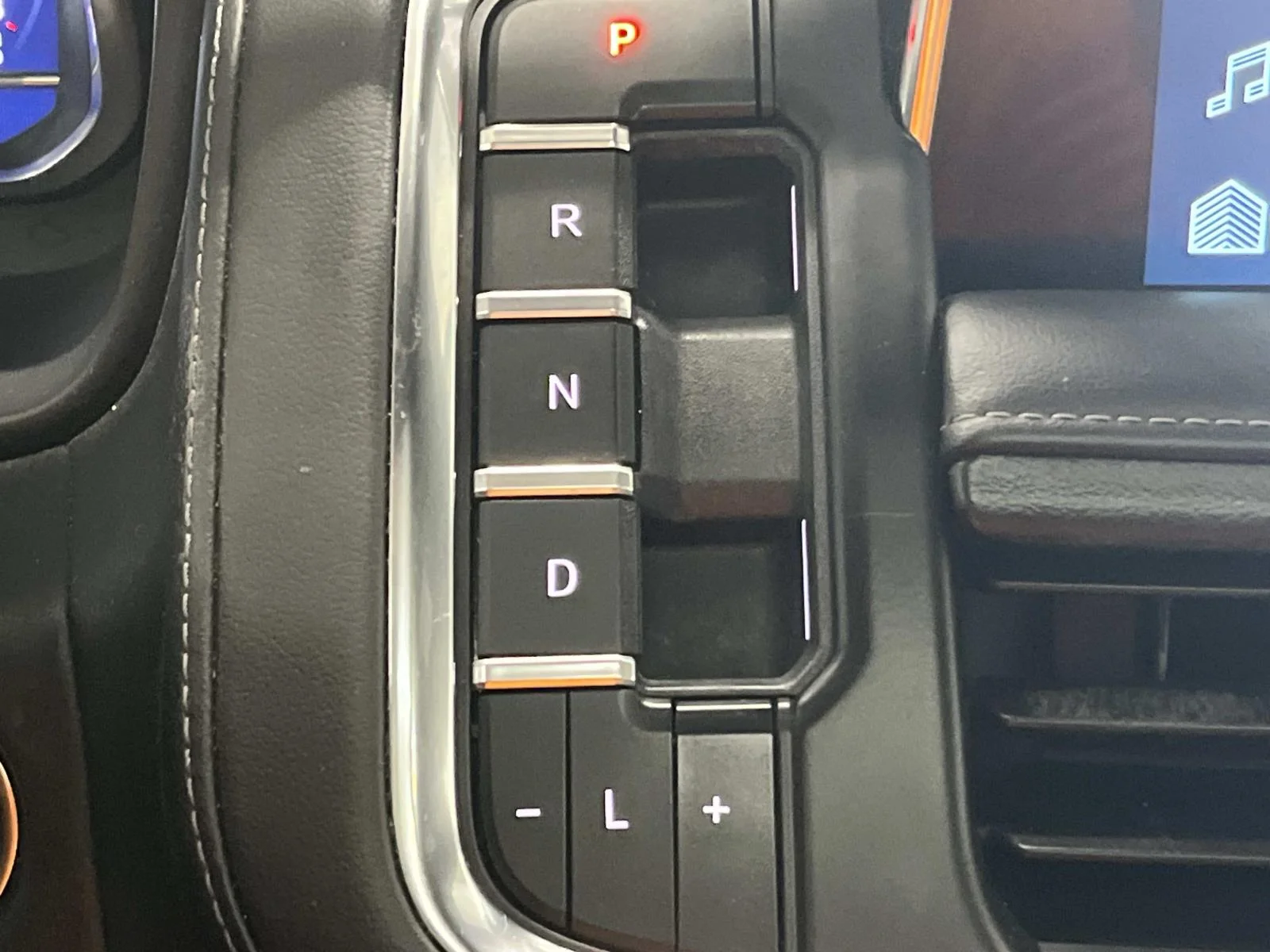 Used 2023 BLACK Chevrolet Z71 image 24