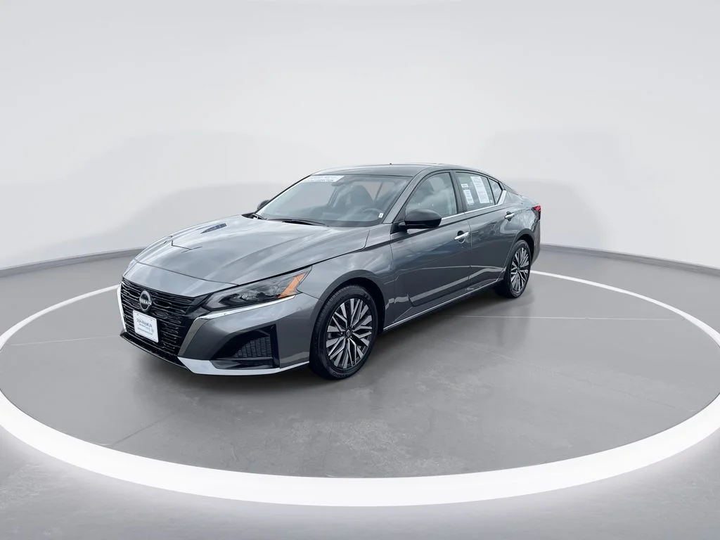Used 2025 Gray Nissan 2.5 SV image 4