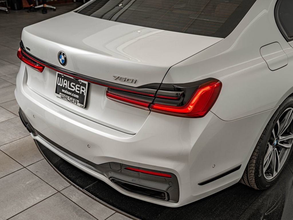 Used 2022 Mineral White Metallic BMW 750i xDrive image 15