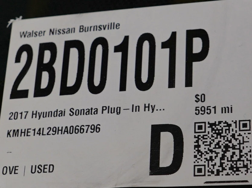 Used 2017 Hyper White Hyundai  image 29