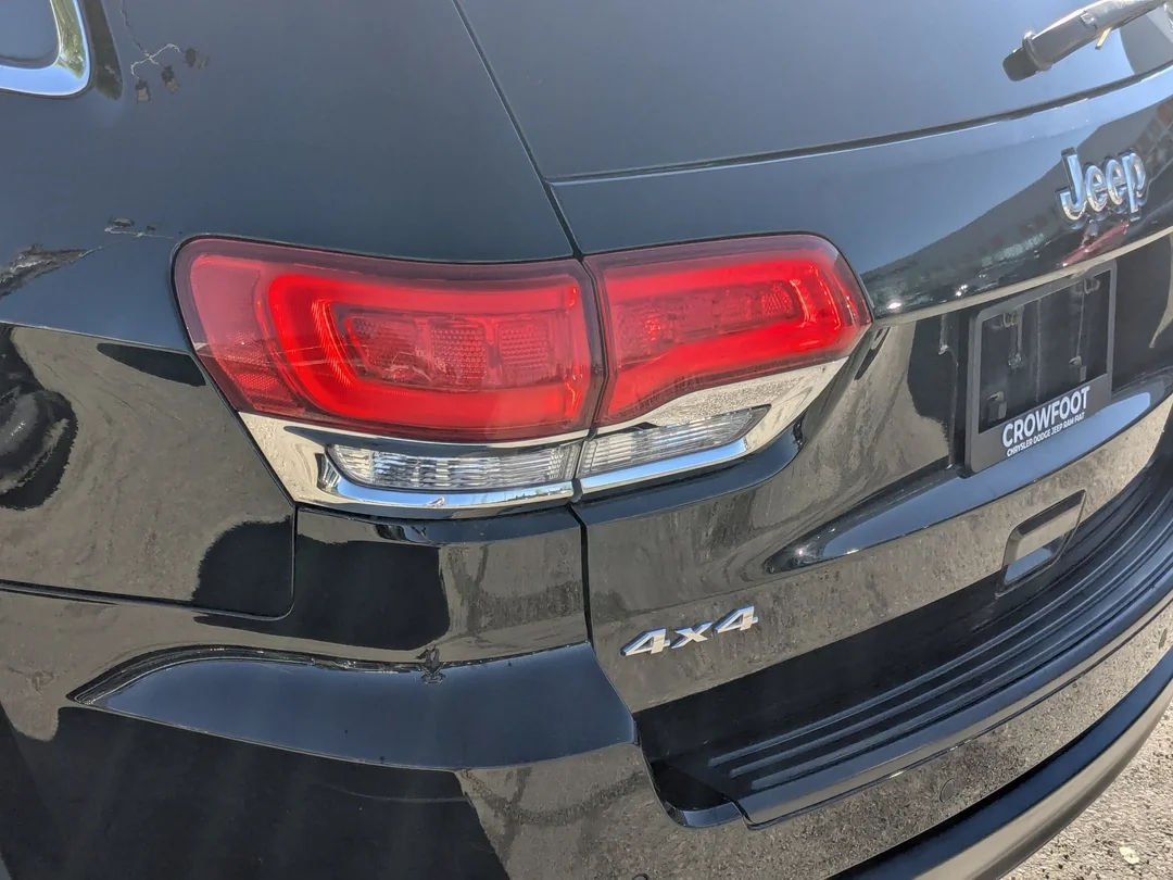 Used 2018 Black Jeep Laredo - - 4x4 - 3.6L Pentastar V6 - Quadra-Trac I 4x4 - Keyless Go - ParkView & ParkSense & More! image 11