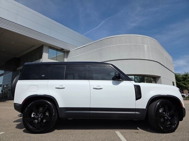 2024 Land Rover Defender SE - Photo 26