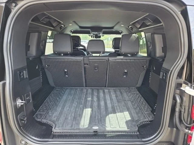 2024 Land Rover Defender SE - Photo 27