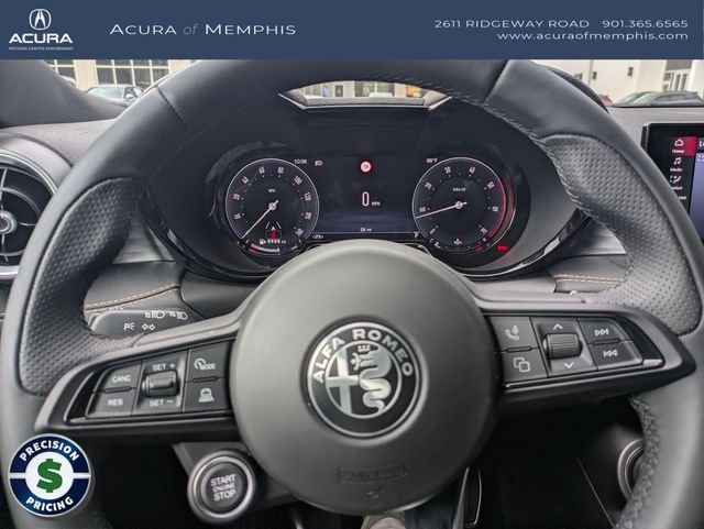 Used 2025 White Alfa Romeo Base image 13