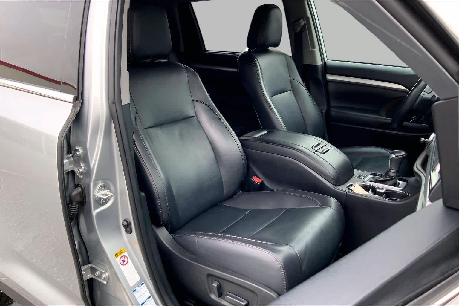 Used 2019 Celestial Silver Metallic Toyota XLE image 8