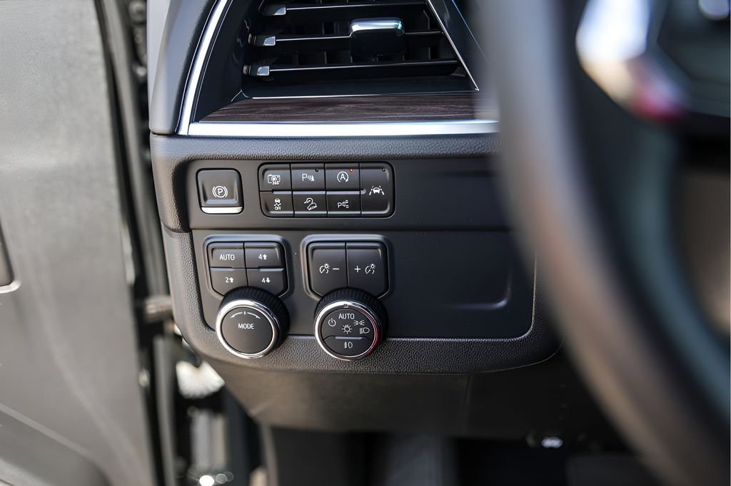 Used 2025 Black Chevrolet Z71 image 18