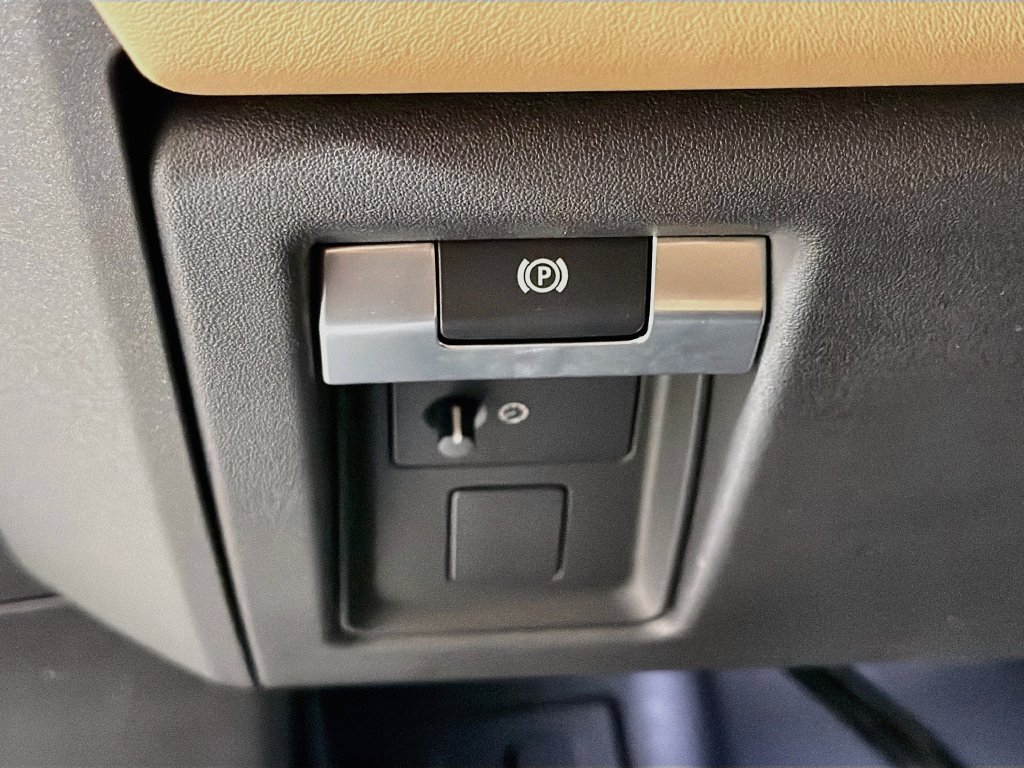 New 2026 Fuji White Land Rover V8 image 10