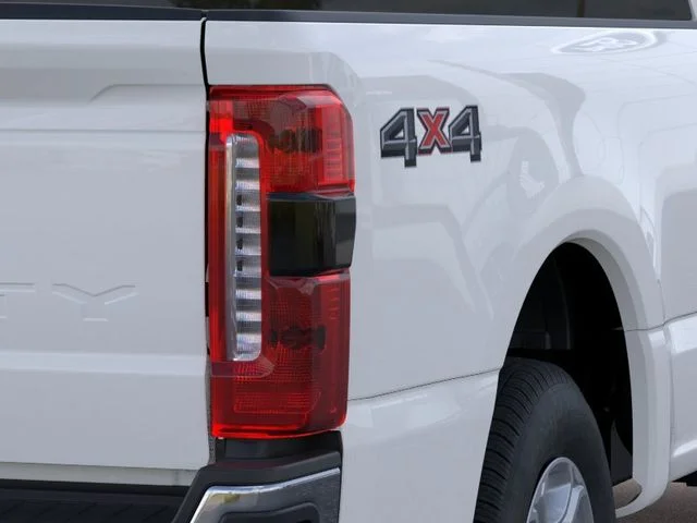 New 2026 Oxford White Ford XLT image 21