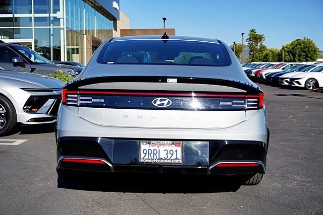 Used 2024 Silver Hyundai SEL image 8