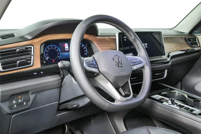 New 2026 Opal White Pearl Volkswagen 2.0T SE w/Technology image 4