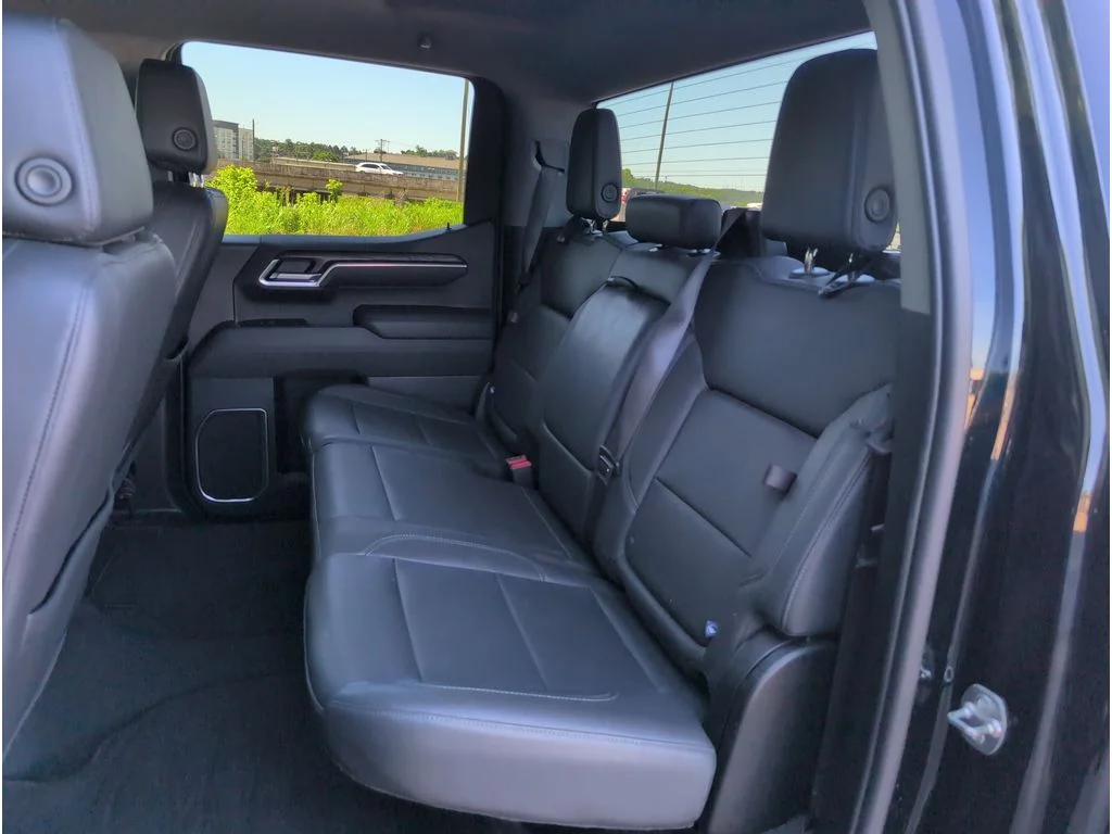 Used 2025 BLACK GMC Crew Cab 147" SLT image 31