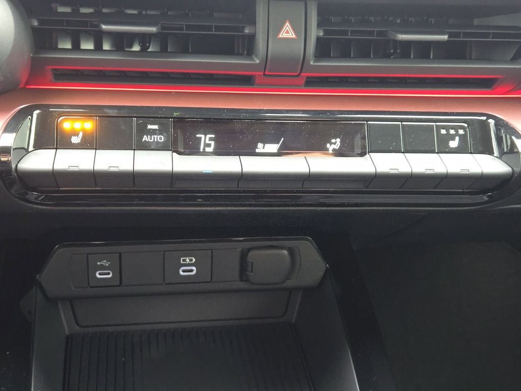 2026 Toyota Prius Plug-in Hybrid XSE - Photo 16