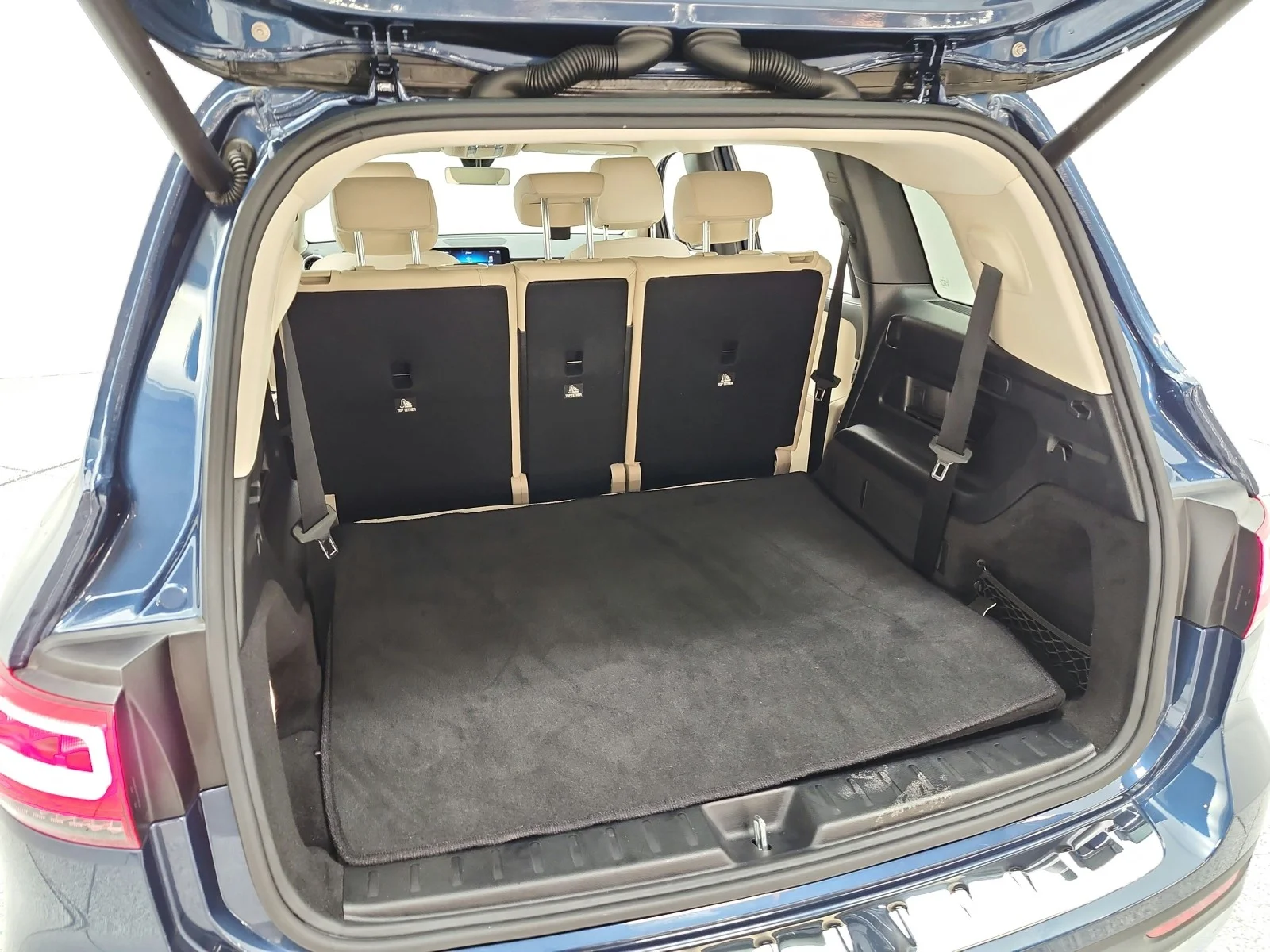 Used 2022 Denim Blue Metallic Mercedes-Benz GLB 250 SUV image 21