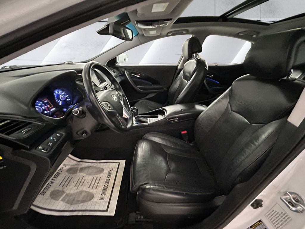 Used 2016 White Hyundai Limited image 7
