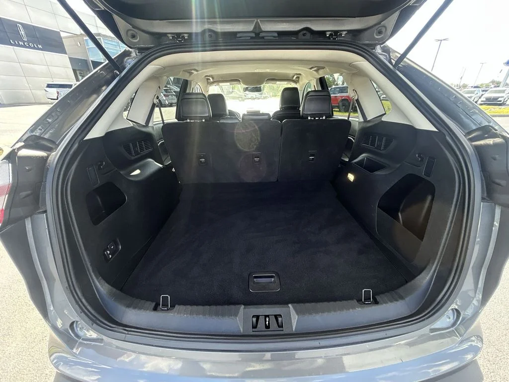 Used 2023 Gray Ford SEL image 29