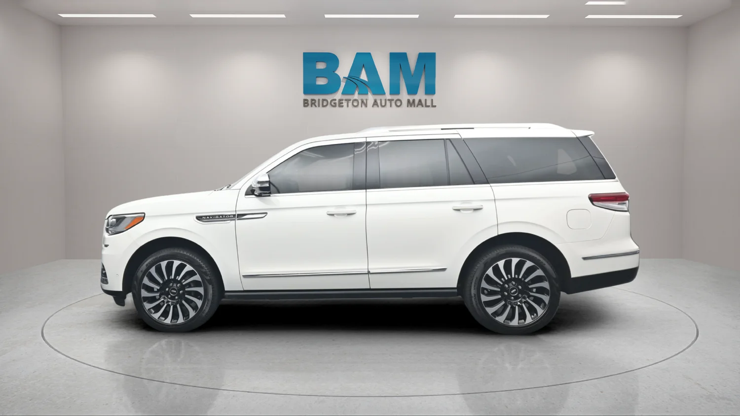 Used 2022 White Lincoln Black Label image 3