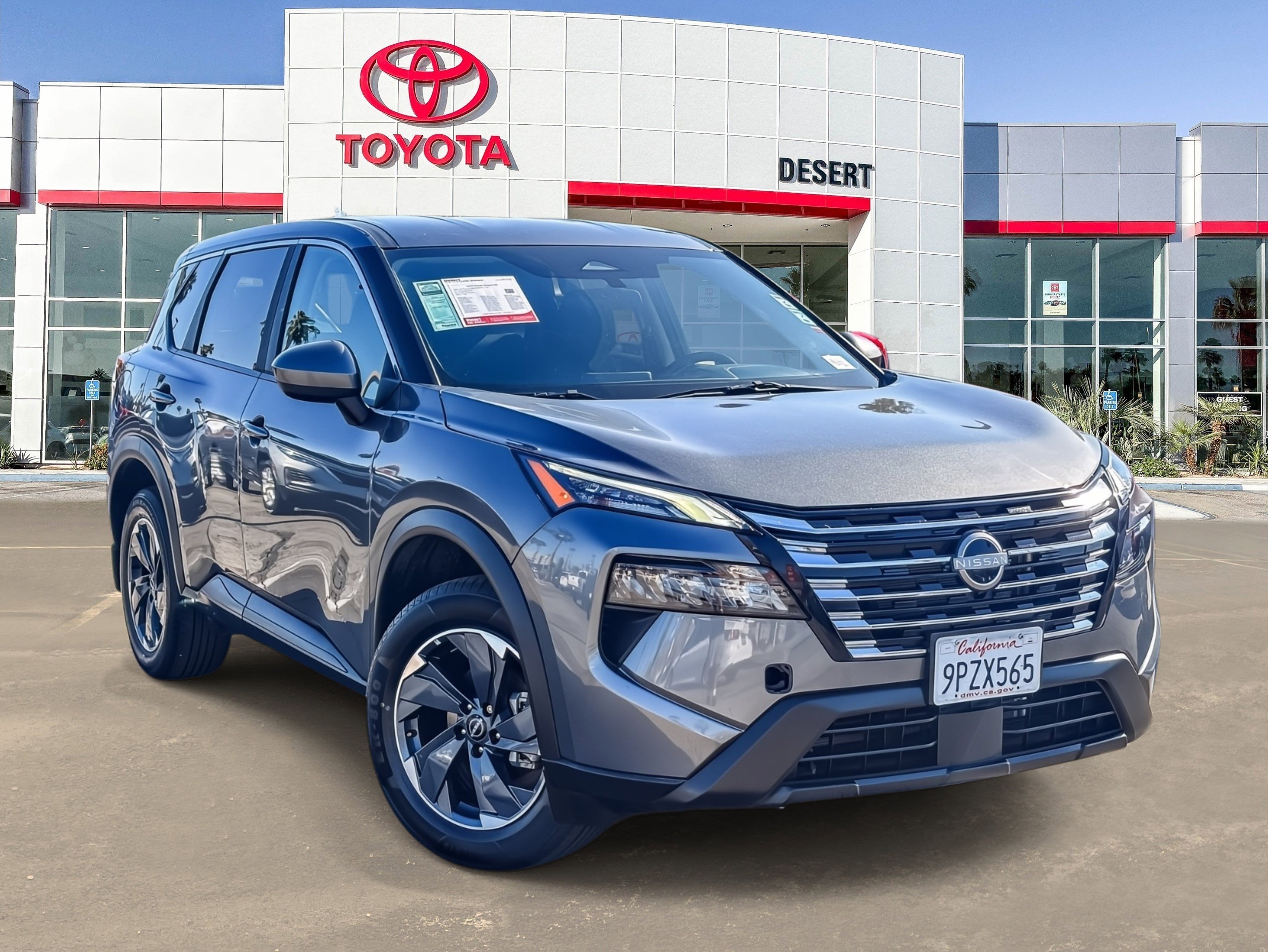 2025 Nissan Rogue SV FWD's photo