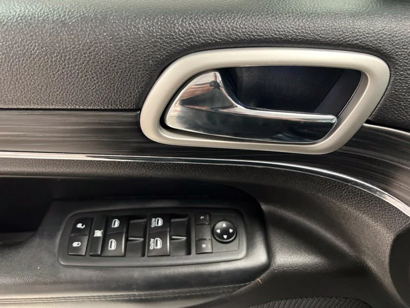 Used 2020 Blue Jeep Limited image 21