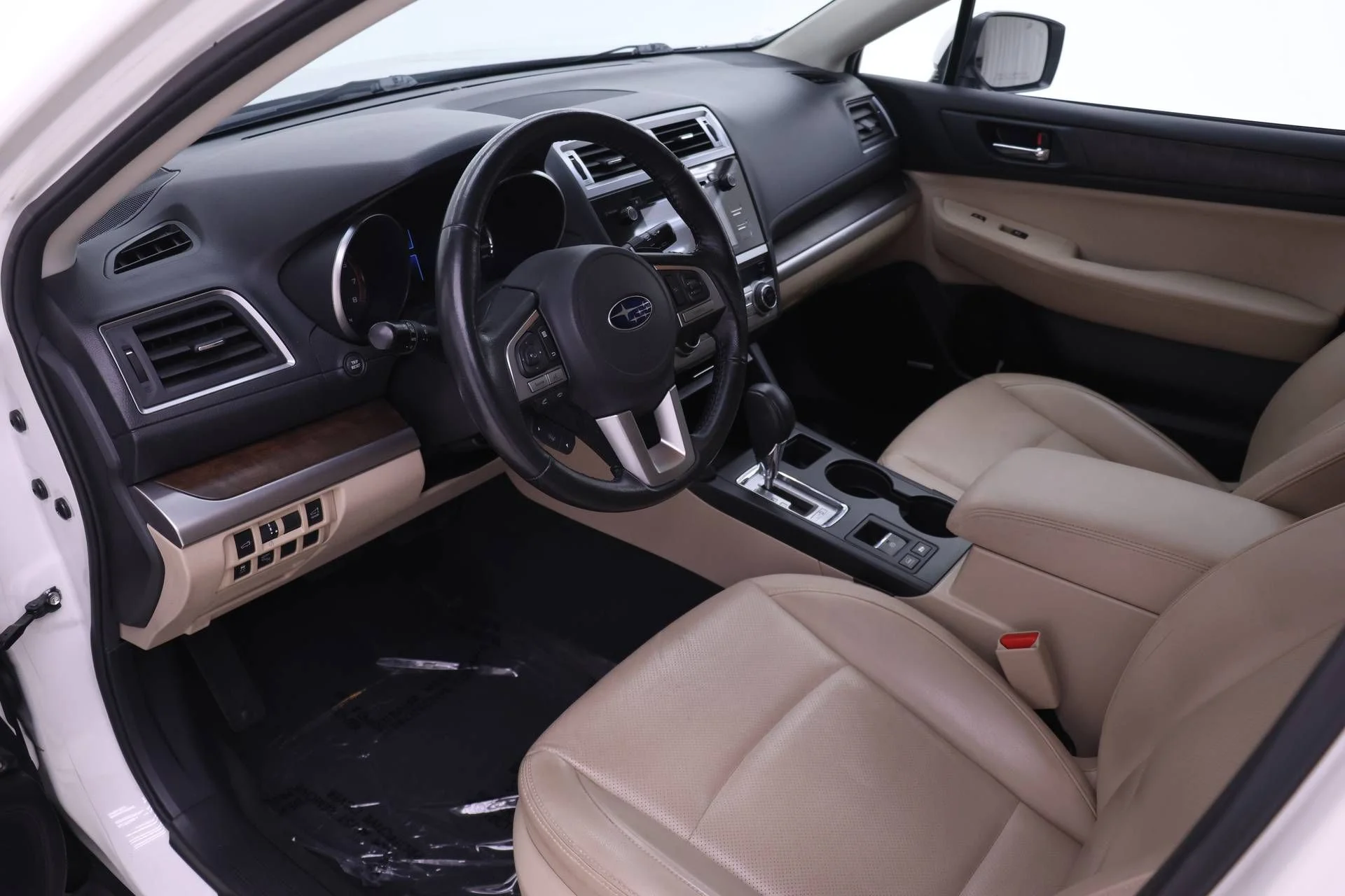 Used 2015 Crystal White Pearl Subaru 2.5i image 3