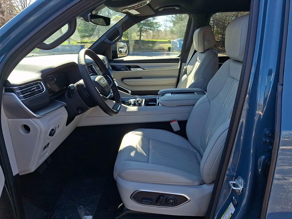 New 2026 Steel Blue Jeep Limited Altitude image 9
