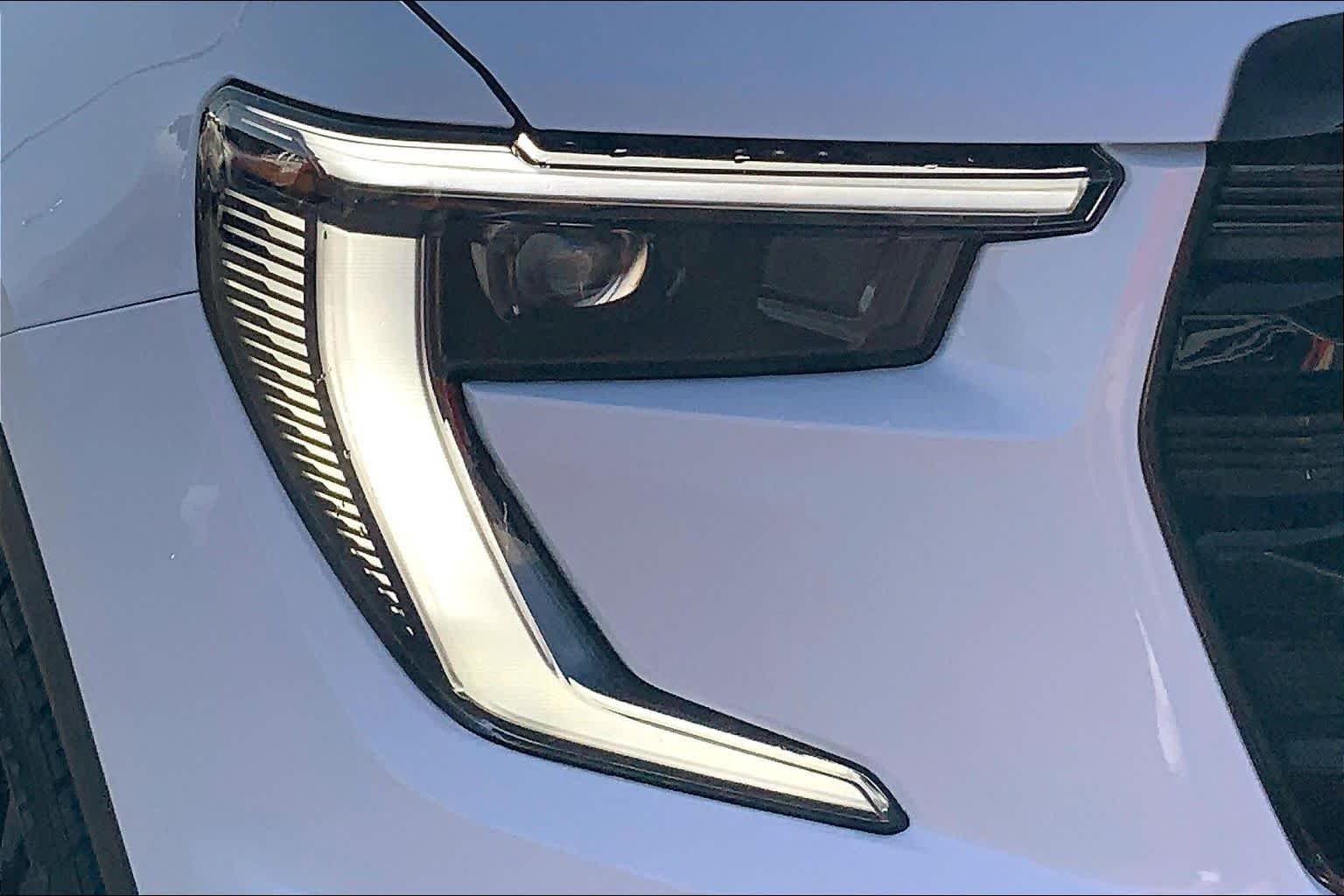 Used 2026 Summit White GMC FWD Elevation image 28