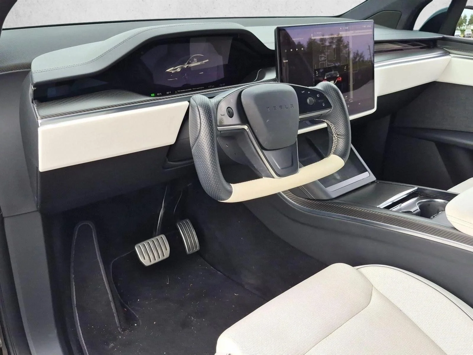 Used 2022 Black Tesla Plaid image 9