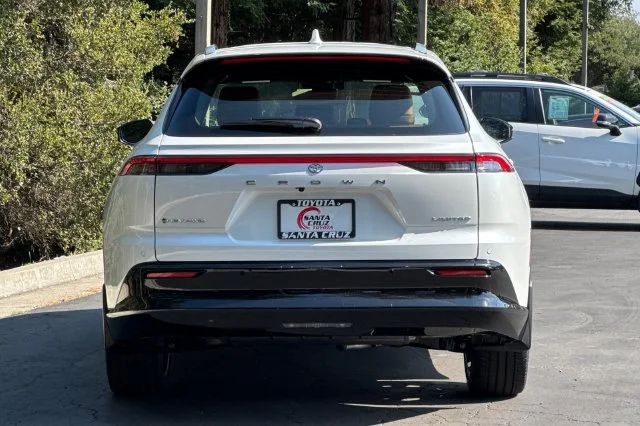 New 2026 Oxygen White <sup>1</sup> Toyota  Limited image 5