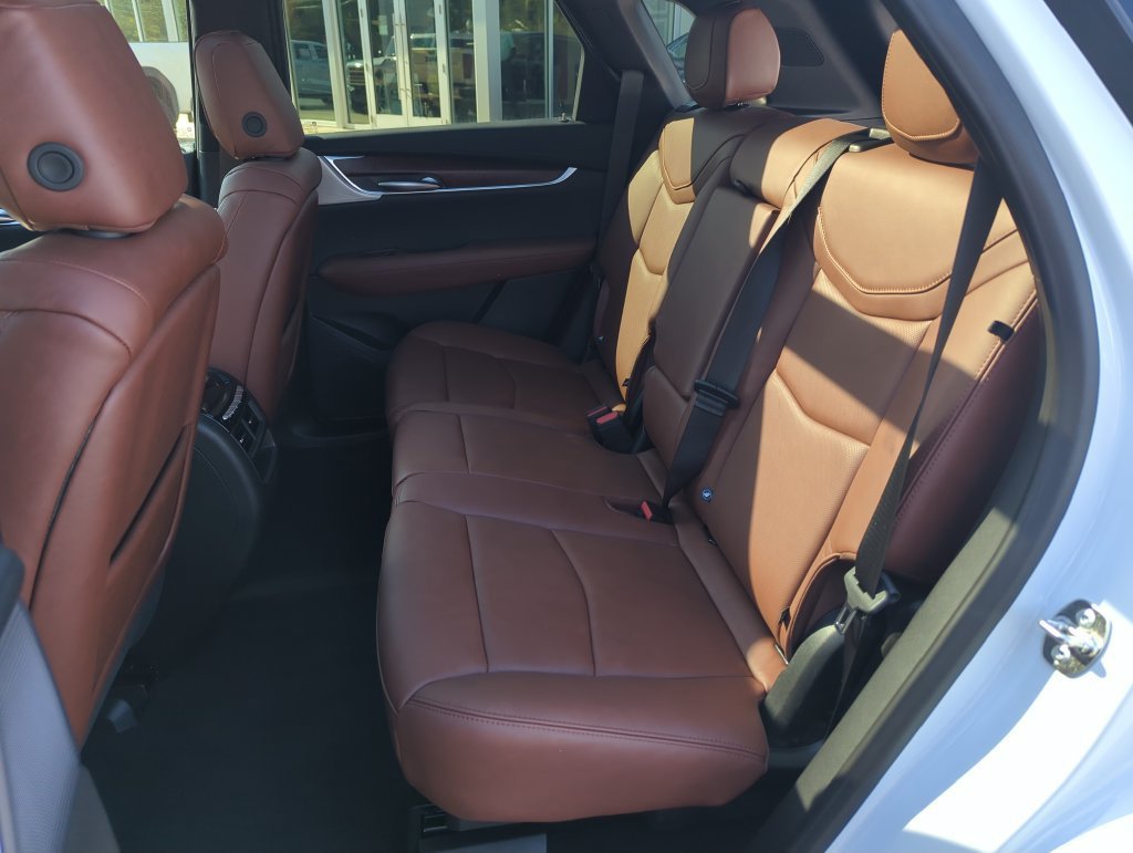 New 2026 Crystal White Tricoat Cadillac Premium Luxury image 31