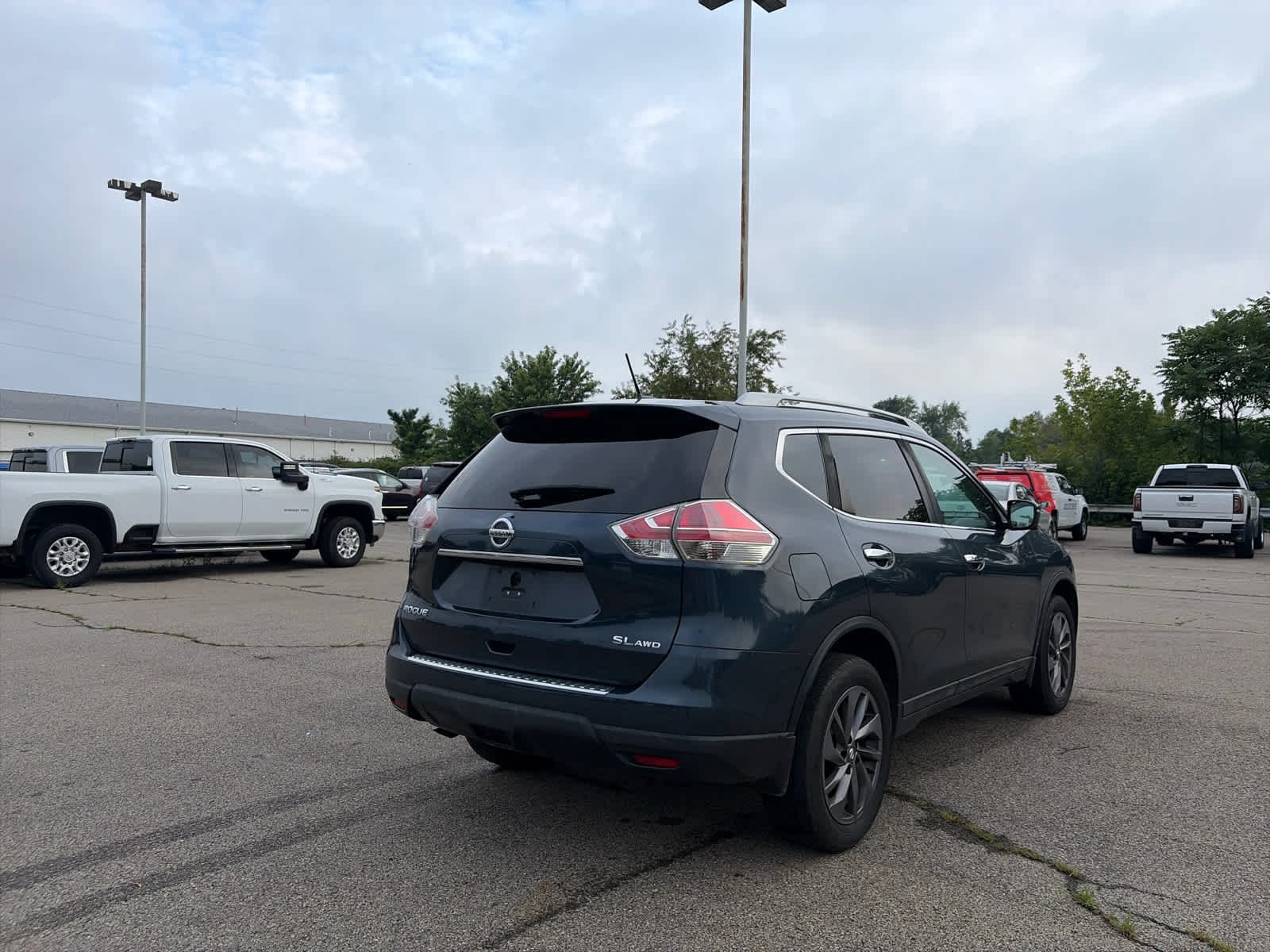 Used 2016 Arctic Blue Metallic Nissan SL image 2