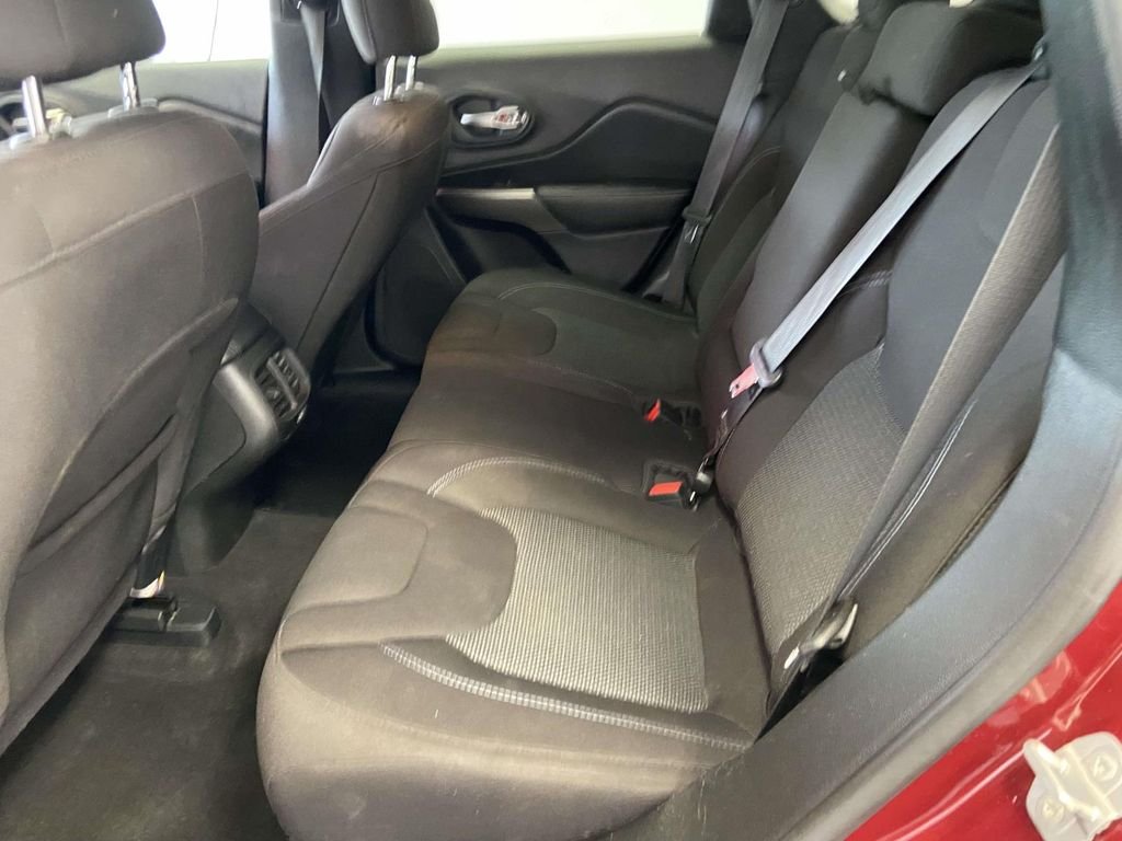 Used 2021 Red Jeep Latitude image 13