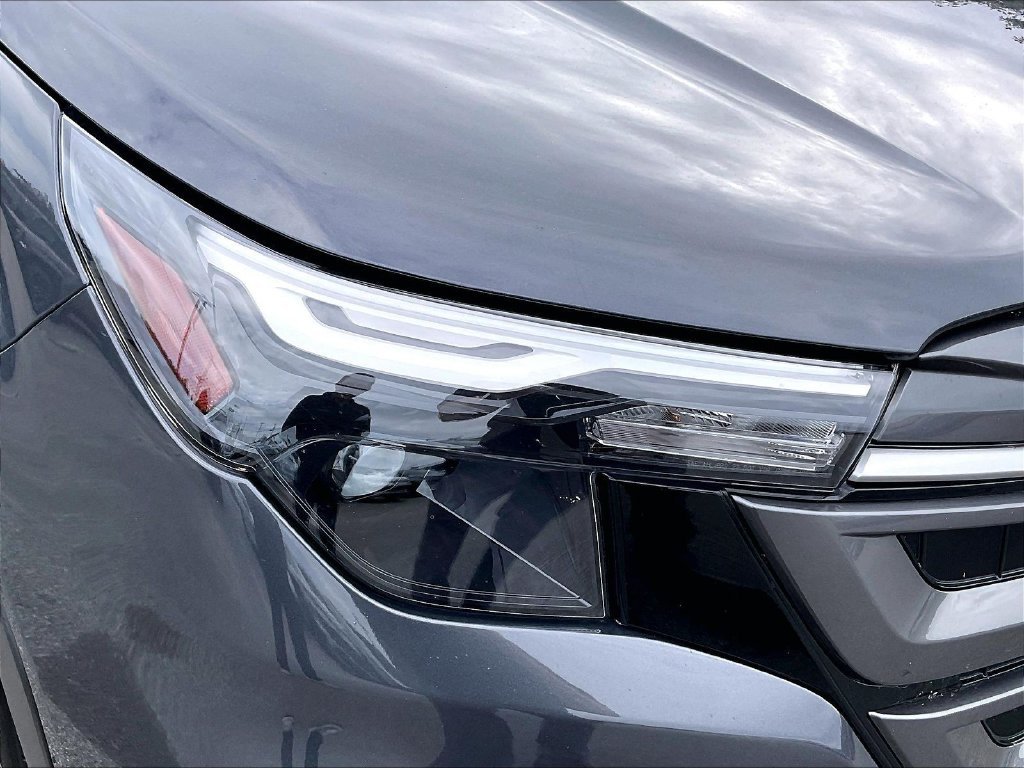 Used 2025 Gray Metallic Subaru Premium image 30