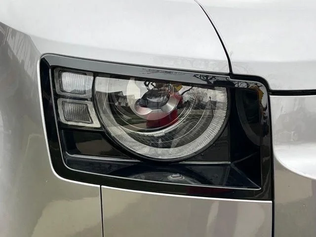 Used 2022 Gray Land Rover X-Dynamic SE image 10