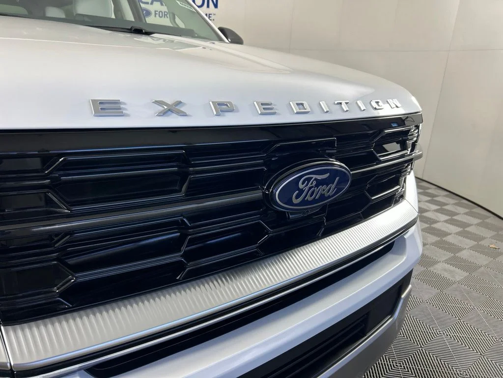 New 2026 Star White Metallic Tri-Coat Ford MAX Platinum® image 4
