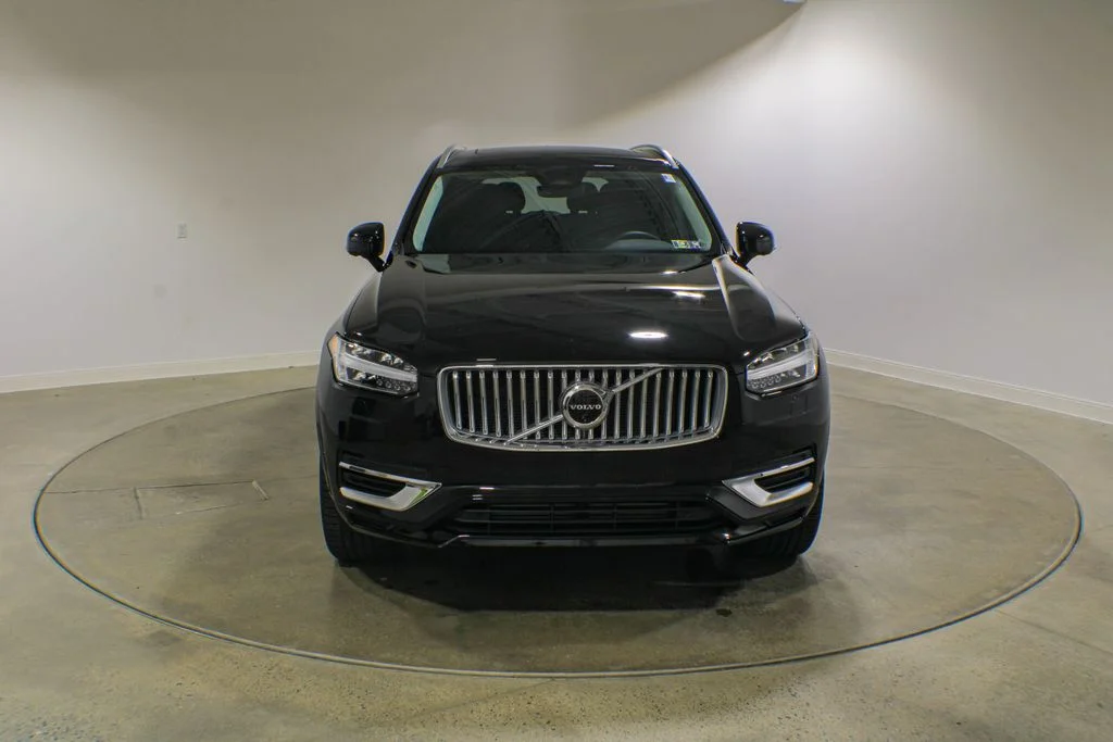 Certified Used 2025 Onyx Black Metallic Volvo T8 Plus image 8