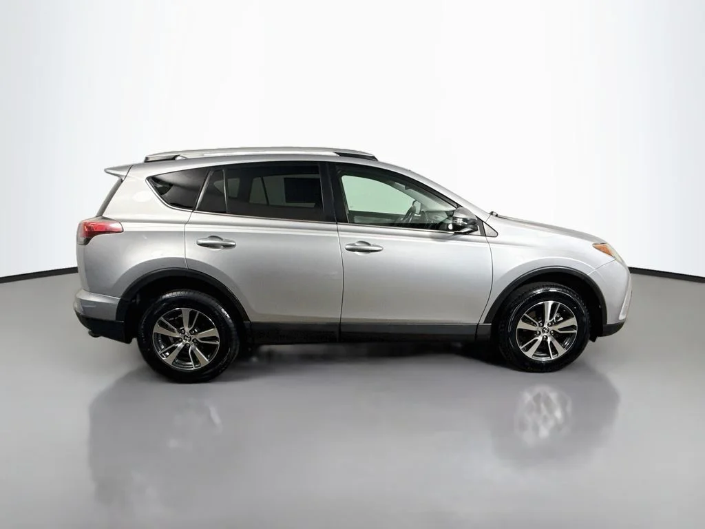 Used 2016 Silver Sky Metallic Toyota XLE image 8