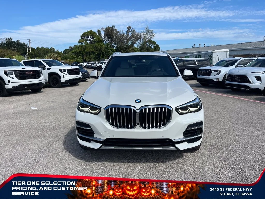 Used 2023 White BMW sDrive40i image 3