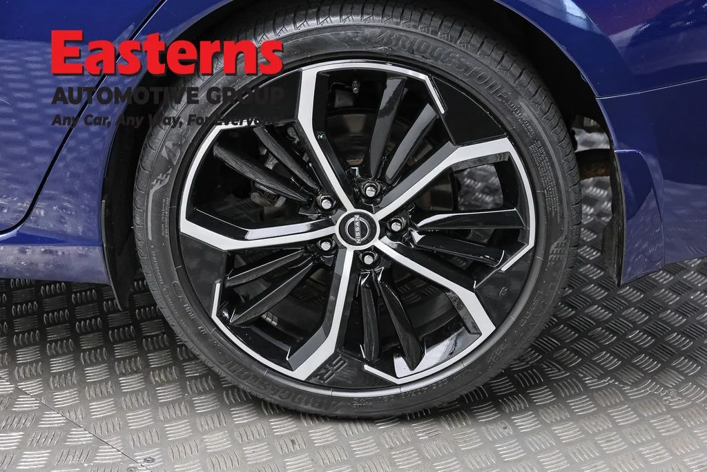 Used 2024 Blue Nissan 2.5 SR image 8