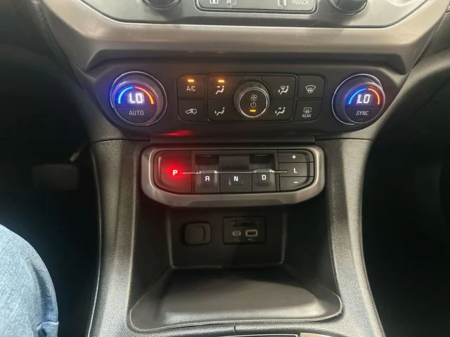 Used 2023 White GMC AT4 image 23