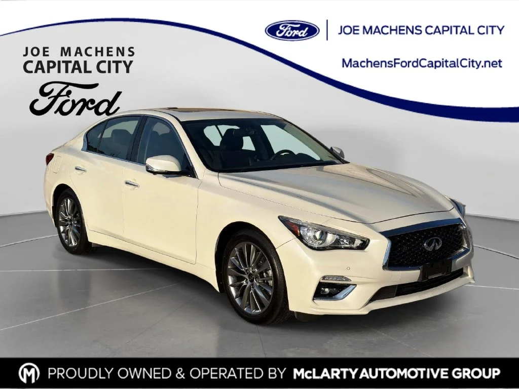 Used 2023 White INFINITI LUXE image 1