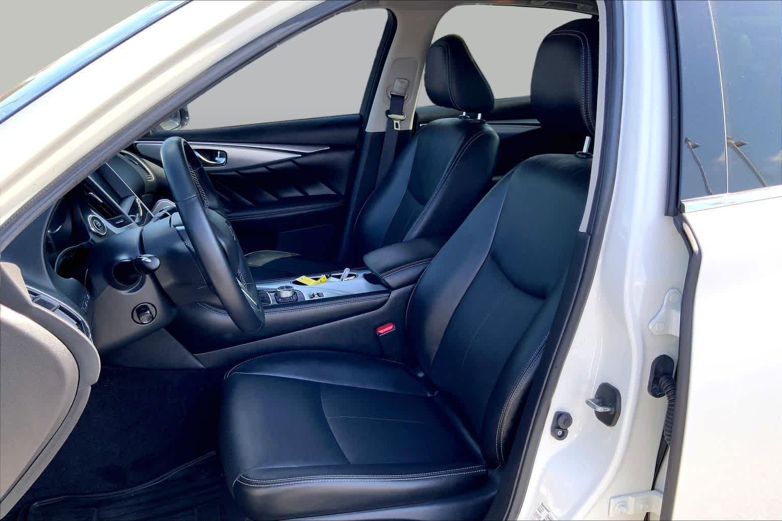 Used 2023 Majestic White INFINITI LUXE image 8