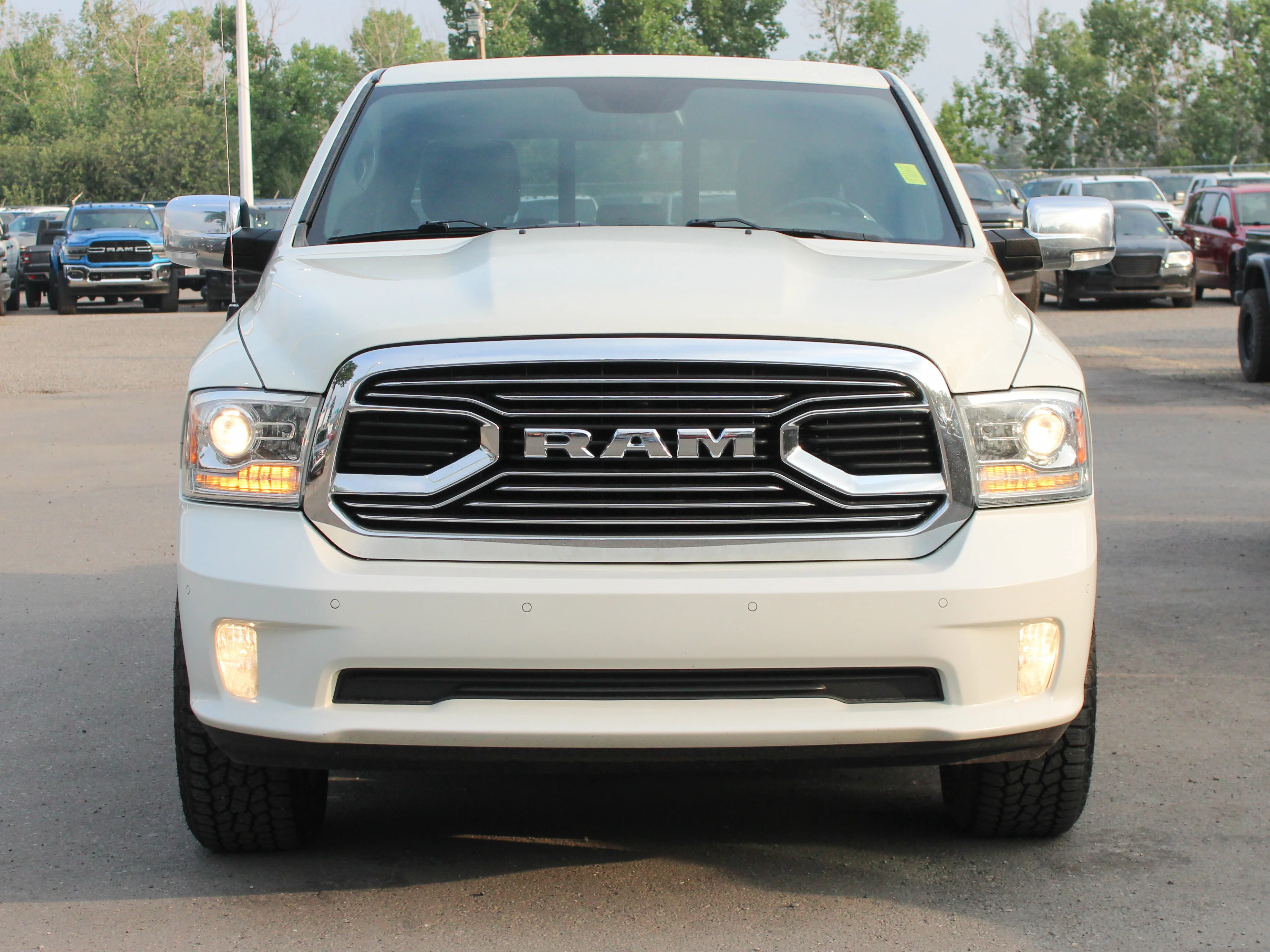 Used 2016 White RAM Limited* | 5.7L V8 | Leather | Heated & Cooled Seats | Sunroof image 10