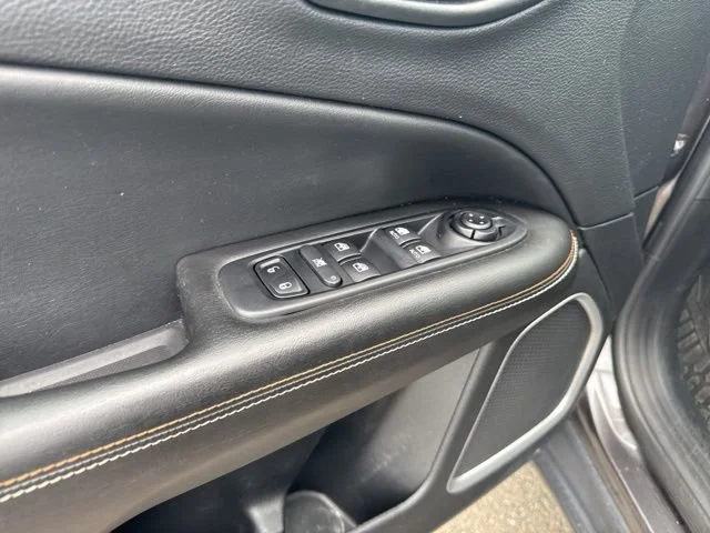 Used 2021 Granite Crystal Metallic Clearcoat Jeep Latitude image 17