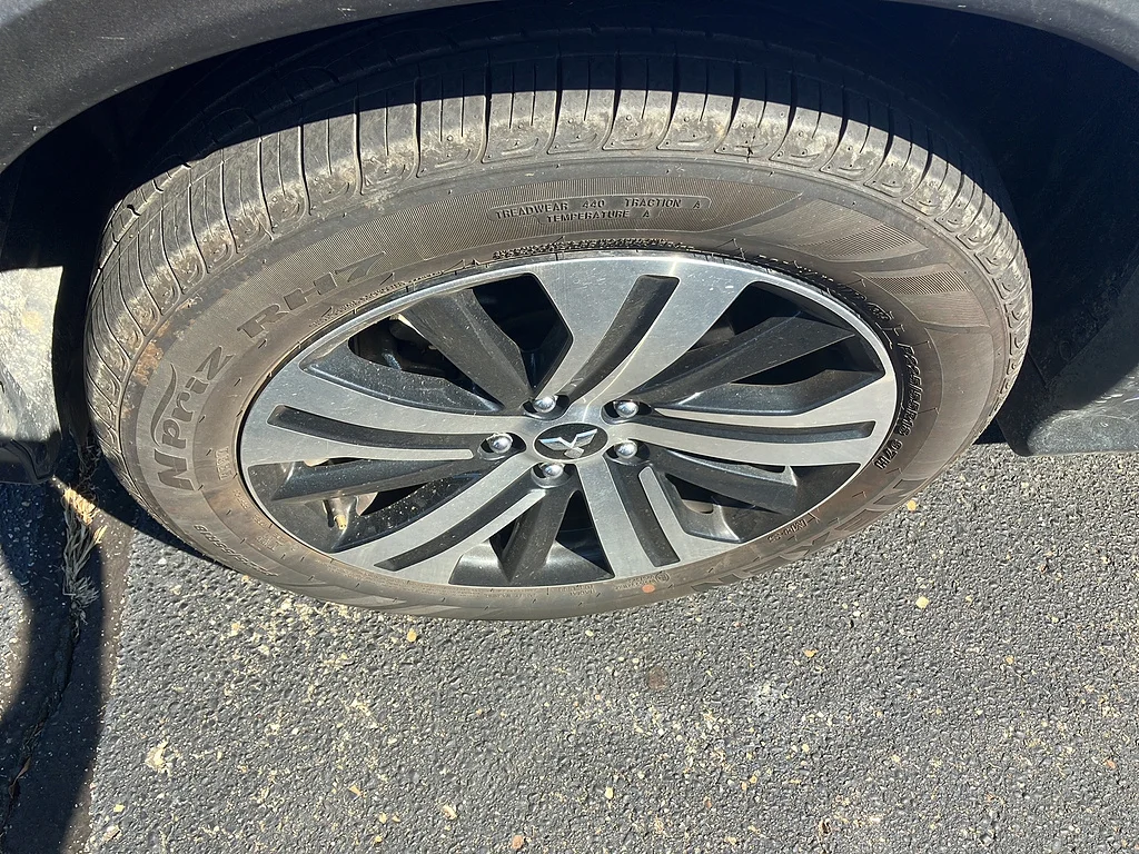 Used 2026 Octane Blue Metallic Mitsubishi SE image 5
